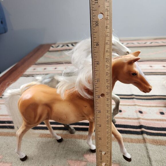 Vintage Horses Plastic Bundle Of 2 M.T.H.K 1990's - Picture 3 of 12